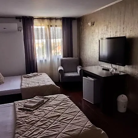 Pensión Hera 4*